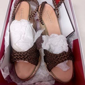 💯 Authentic COACH wedges EUC with box
